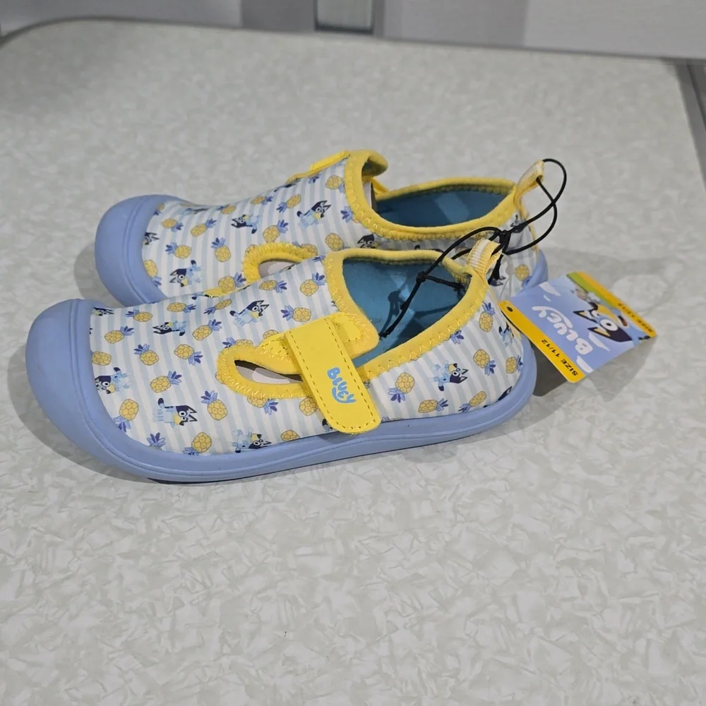 GroundUp Bluey and pineapple Light Blue Water Shoes Size 11/12‎ NWT